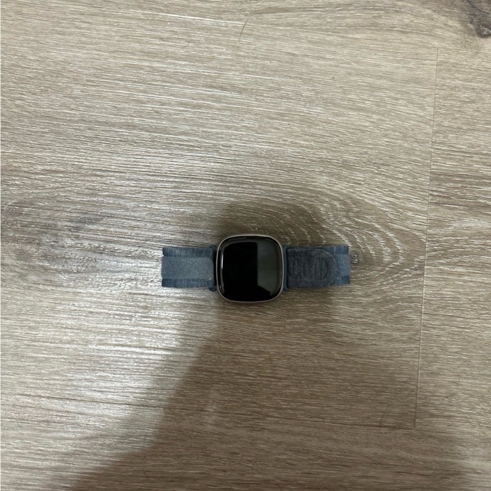 Fitbit Versa 4 Smartwatch with extra bands
